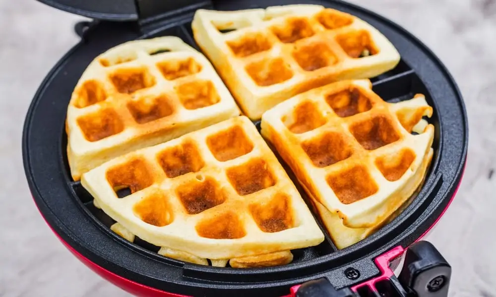 mini-waffle-maker-vs-full-size-which-is-right-for-you
