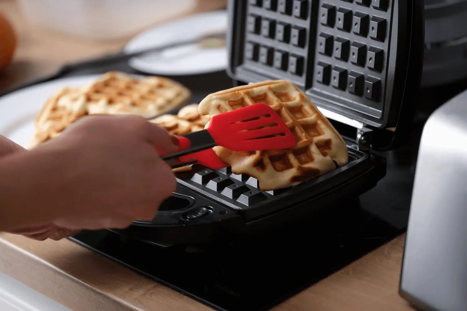 non-stick-vs-cast-iron-waffle-maker-pros-and-cons