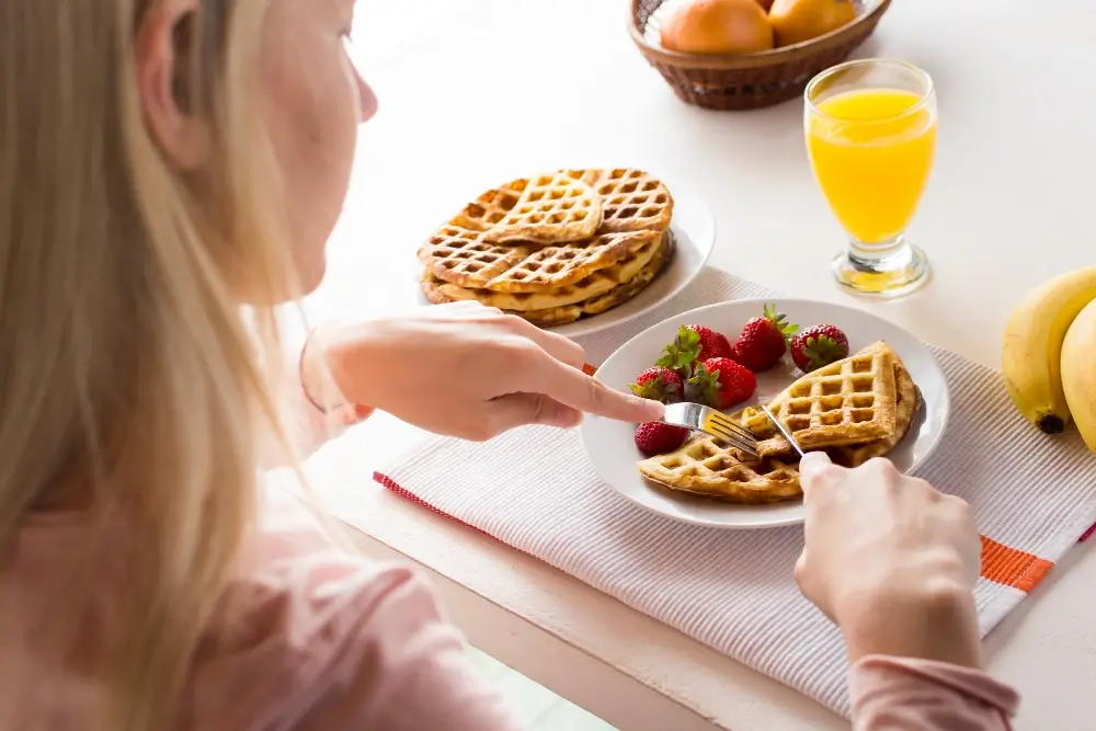 waffles with fresh juice