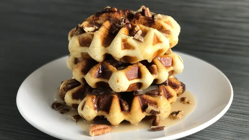 cinnamon-roll-waffles